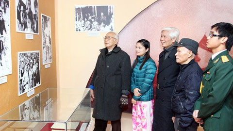 Vernissage de l’exposition sur le général Nguyen Chi Thanh